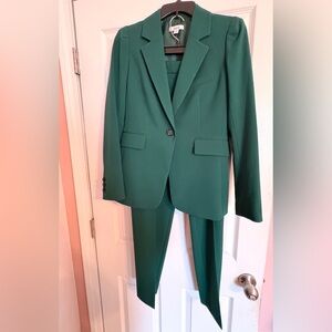 Bar III Green Pantsuit with Elegant Tailoring